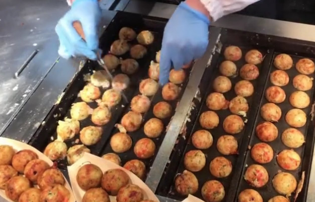 日本正宗章鱼小丸子有几种口味,日本美食之章鱼小丸子