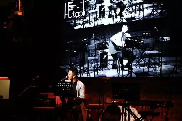 东莞欧冠决赛看球,欧冠决赛看台举杯