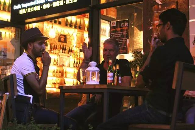 东莞欧冠决赛看球,欧冠决赛看台举杯