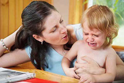 孩子闹人妈妈抓狂崩溃爸爸怎么劝,孩子无缘无故哭大人怎么哄