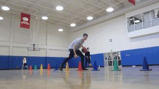 球运得好就是没法过人该怎么办,拿球时不轻易丢球的三个技巧