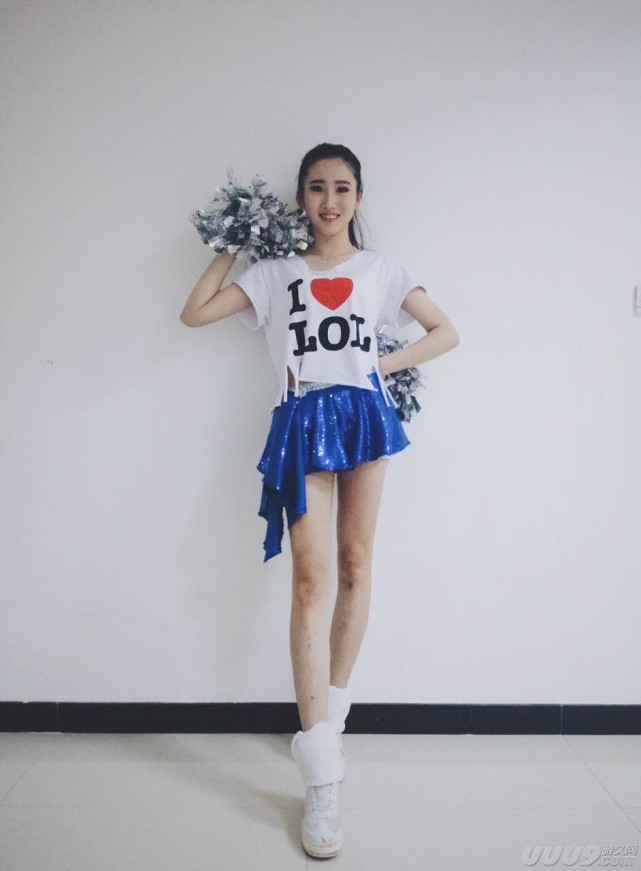 LOL高校联赛美女拉拉队专访：观众太热情啦！