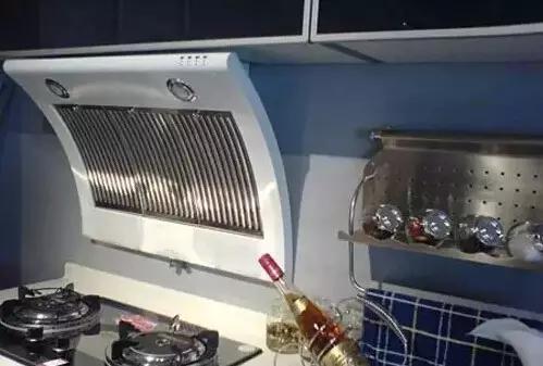 厨房油烟机清洁好物,油烟机不锈钢部分有油污怎么清洁