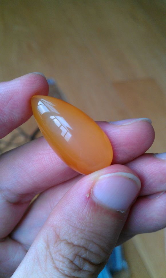 女人是水做的,玉石也会缺水快看看你戴着的女人吧!藏友必看!