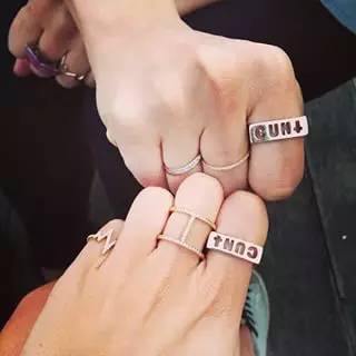 看人生赢家LeandraMedine如何玩转配饰！