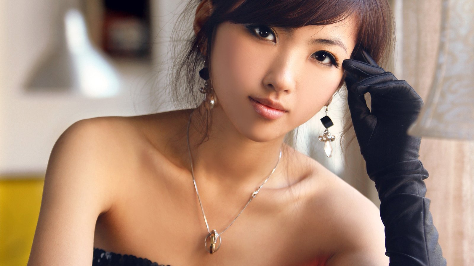 女孩子如果喜欢上一个女生怎么办,喜欢上一个女生该怎么表现