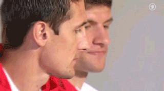 足球场上最逗比的球员,足坛十大逗比球员