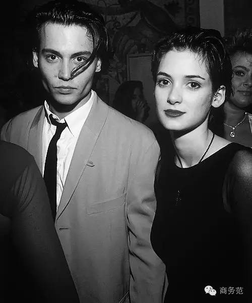 德普和艾梅柏离婚分了多少钱,德普首谈离婚完整视频