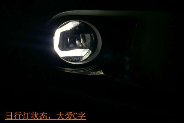 新款汉兰达的雾灯,10年汉兰达五座精英版雾灯更换