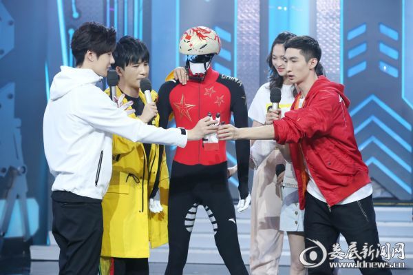 王一博武大靖代言安踏,武大靖王一博