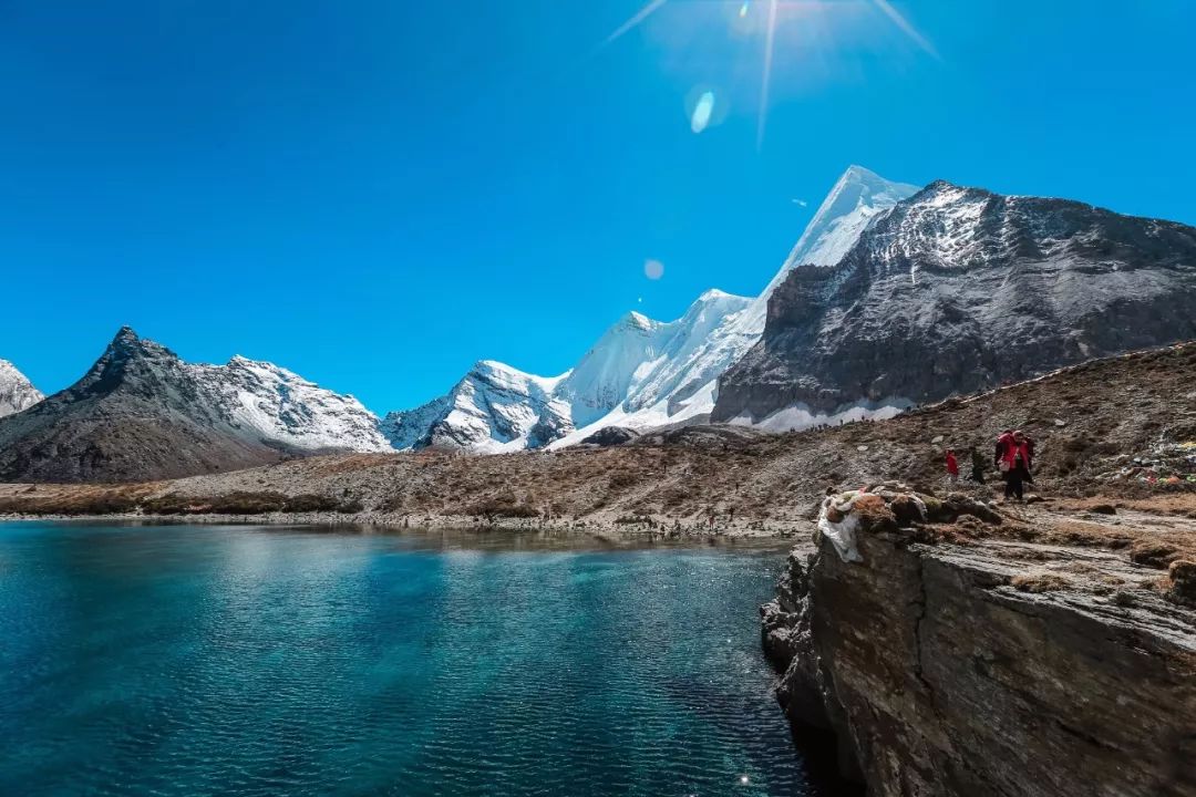 稻城亚丁攻略自由行大概多少钱,稻城亚丁怎么游玩