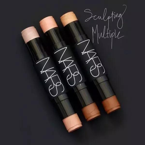 修容修的鼻子一边大一边小,如何修容修的棱角分明