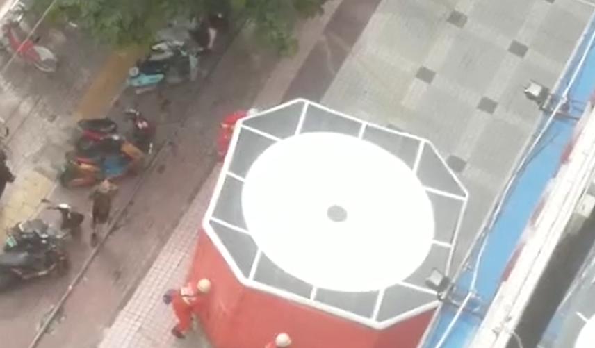 南宁女子跳楼事件,南宁女子欲跳楼轻生被救回