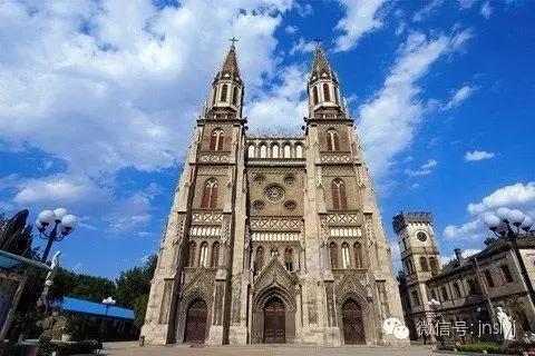 济南哪个区比较适合居住,在济南在哪个地方住玩比较方便