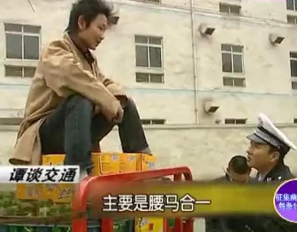 那个穿着制服、说着川普,却红到岛国的成都男子,原来是他!