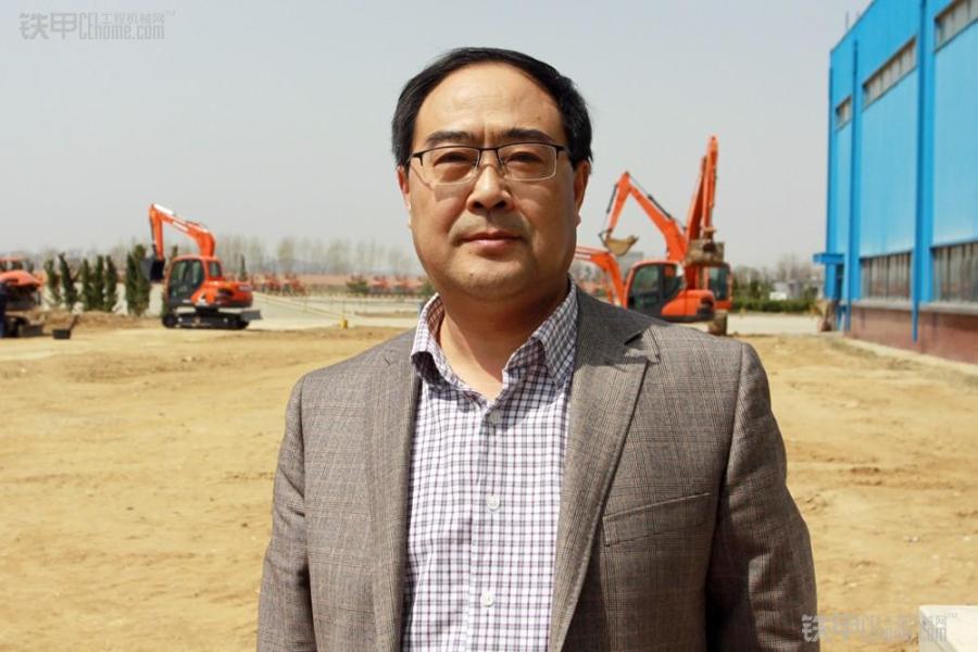 斗山挖掘机dx55-9c有多高,斗山dx220-9c挖机优缺点