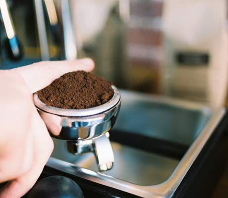 家用咖啡机和便携式咖啡机哪个好,家用咖啡机和全自动咖啡机哪个好