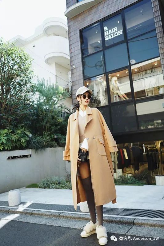 从扭腰到米兰｜一双漫画腿，她时髦纵横两大洲