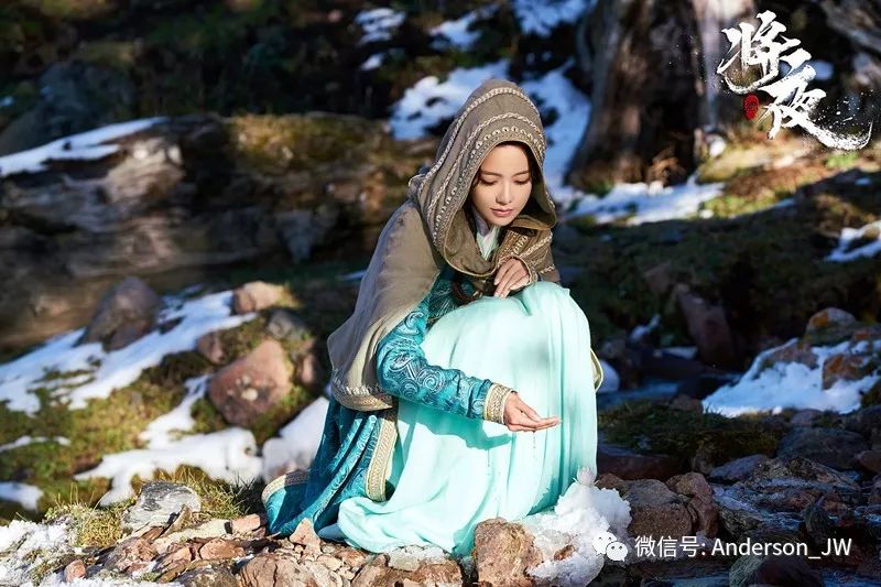 从扭腰到米兰｜一双漫画腿，她时髦纵横两大洲