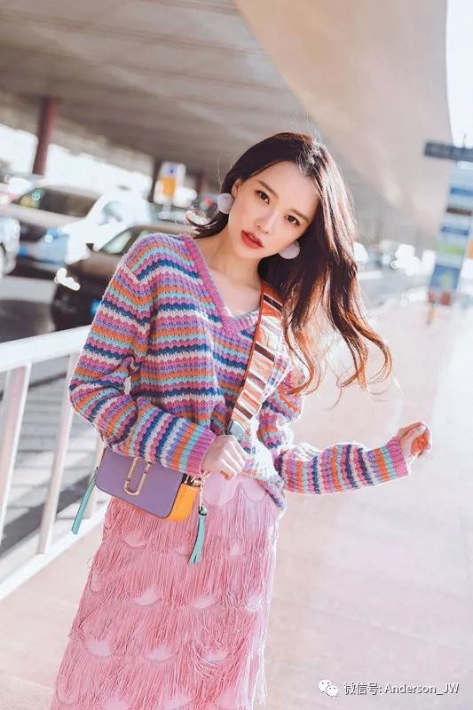 从扭腰到米兰｜一双漫画腿，她时髦纵横两大洲