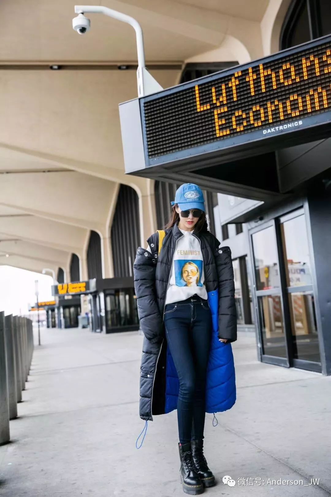 从扭腰到米兰｜一双漫画腿，她时髦纵横两大洲