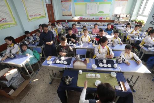 政府买单孩子喜欢哈市小学生家长：给三点半课后服务点赞