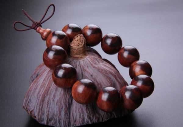 女士文玩最好看的款式,最值得女人戴的文玩