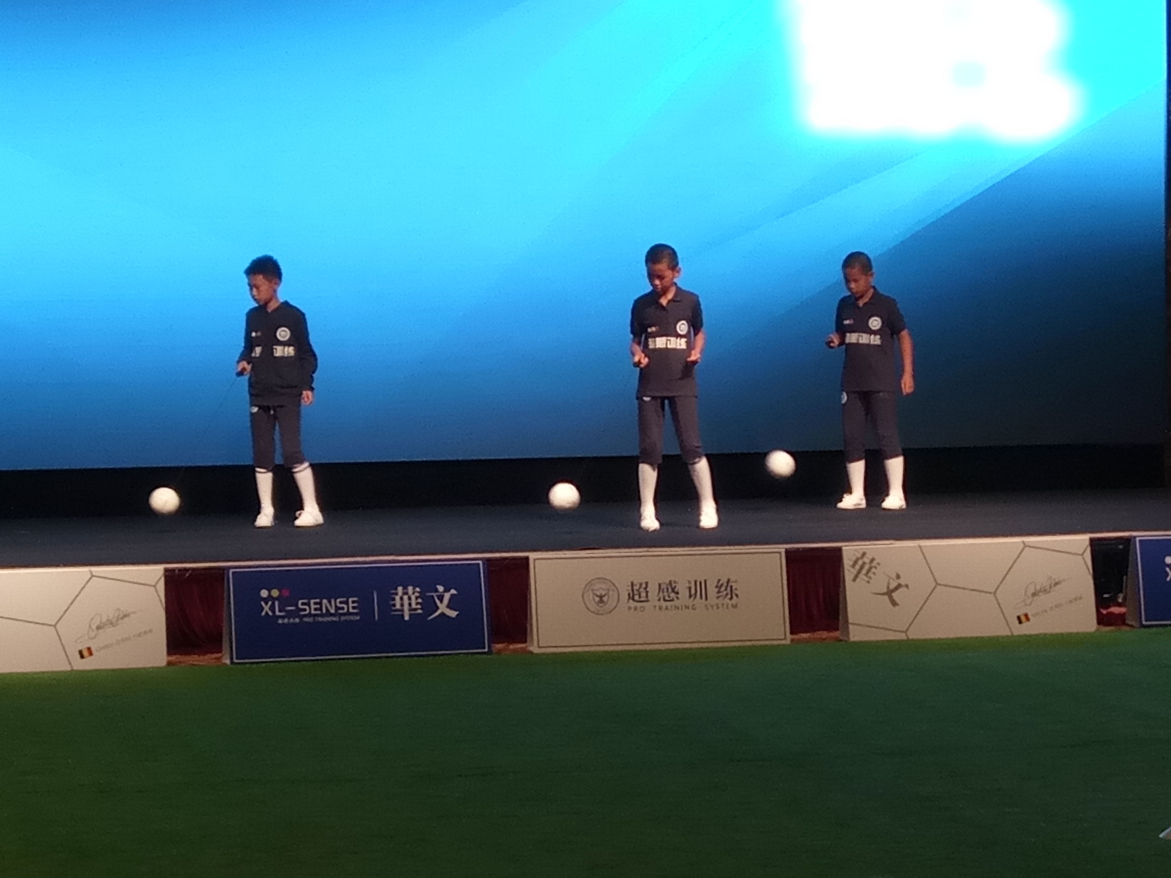 华文足球推出超感训练体系将与千龙网组建青少年训练营