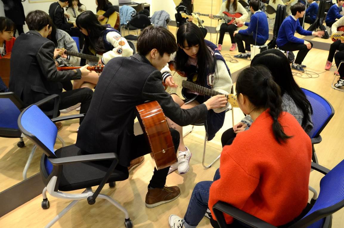 365天真人直播养成的女团吃不了苦就不要来！