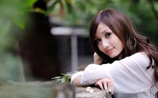 脸上有红血丝怎么治疗最有效,脸上有红的血丝擦什么