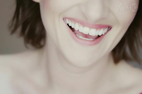 怎样让牙齿变白学生,含醋能让牙齿变白吗