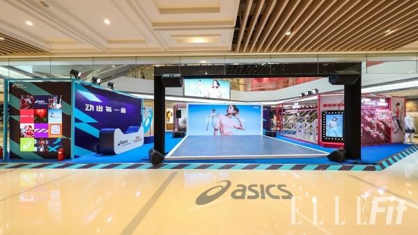 江疏影安踏运动鞋,江疏影耐克运动秋装