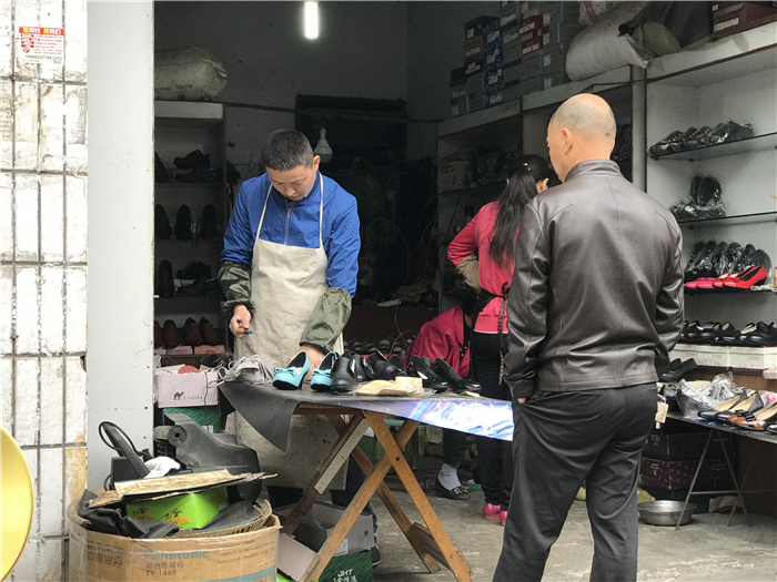 乱逛|曾经我总是跟着大人赶犀浦