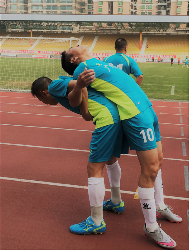广州交通“老男孩”们的“足球梦”