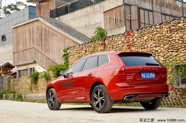 沃尔沃xc60自动驾驶视频,沃尔沃xc60自动驾驶讲解