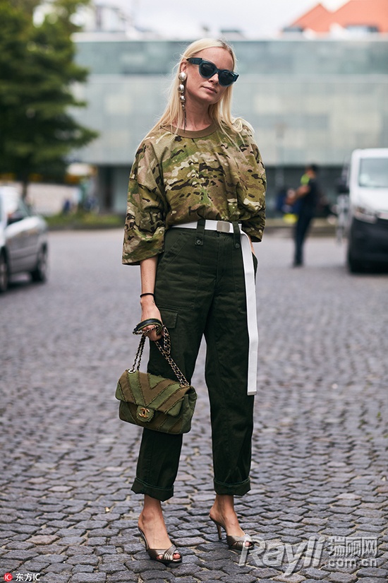 孙怡穿毛边裤子,孙怡穿黑色裤子