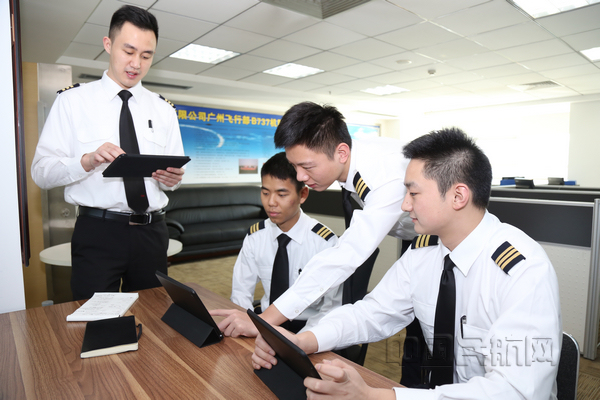 南航广州飞行部开展作风纪律和资质能力“双抓”活动