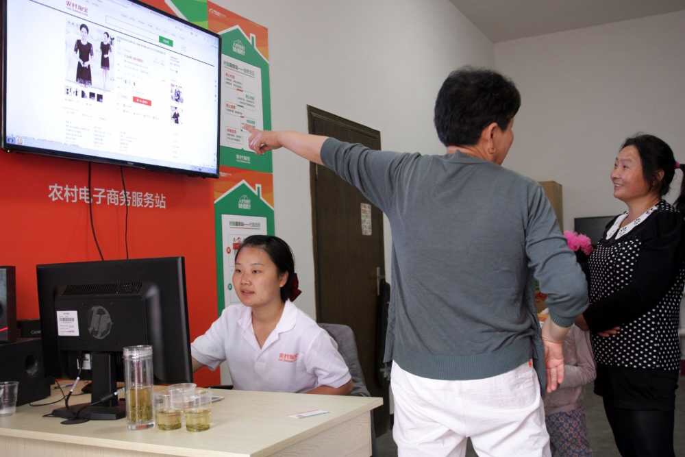 竹溪农村淘宝站为村民淘回第一辆小汽车