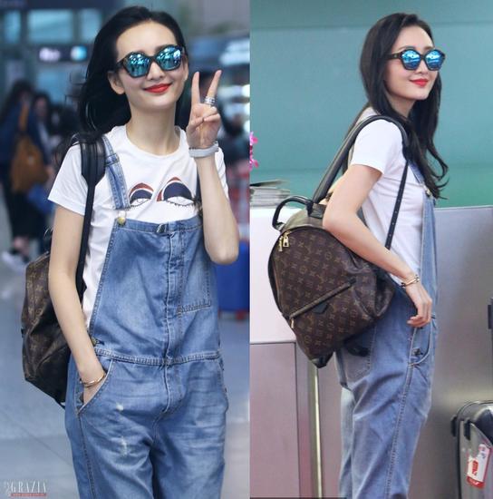 男人看手腕，女人看背包，时髦范要怎么装一个双肩包就能搞定！