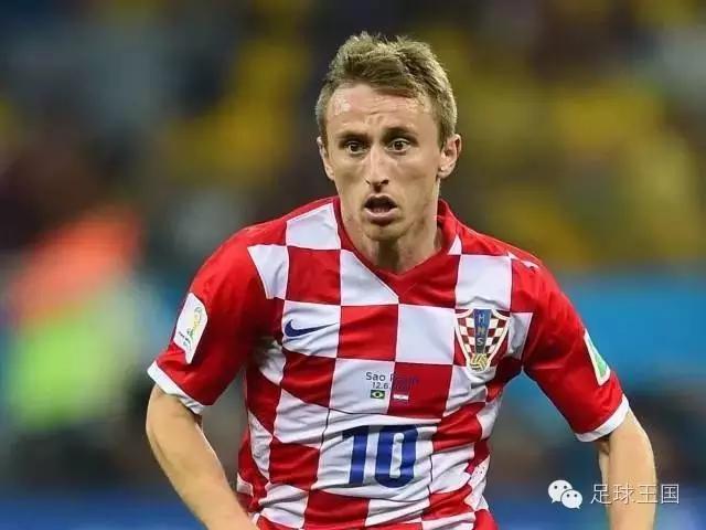 绝对巨星齐达内完整版,天下足球绝对巨星莫德里奇