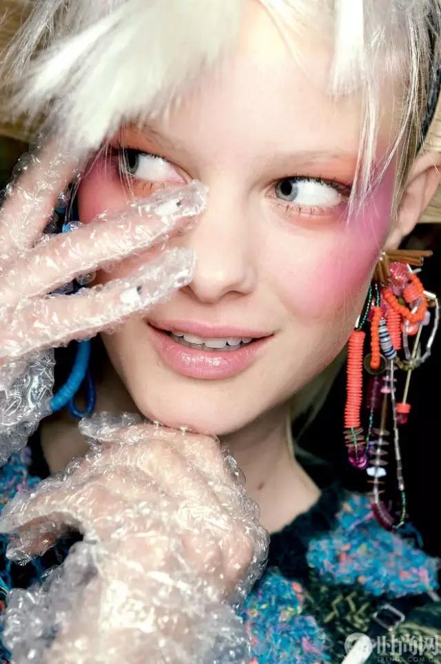 纪梵希小羊皮口红礼盒心动唇妆,大牌口红哪个更适合干唇