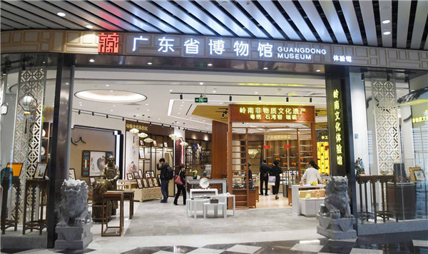 首航乘客,机场t2航站楼正式启用