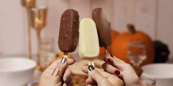 这些童年的冰棍你吃过几种,和路雪红糖冰粉口味冰棍