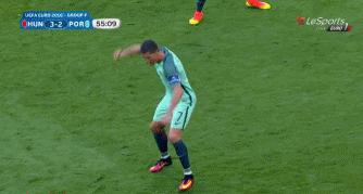 跳进自己挖的坑,自己挖的坑笑着也要跳下去