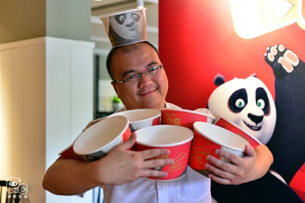 为饭桶正名，功夫熊猫攻占”K记饭桶趴“