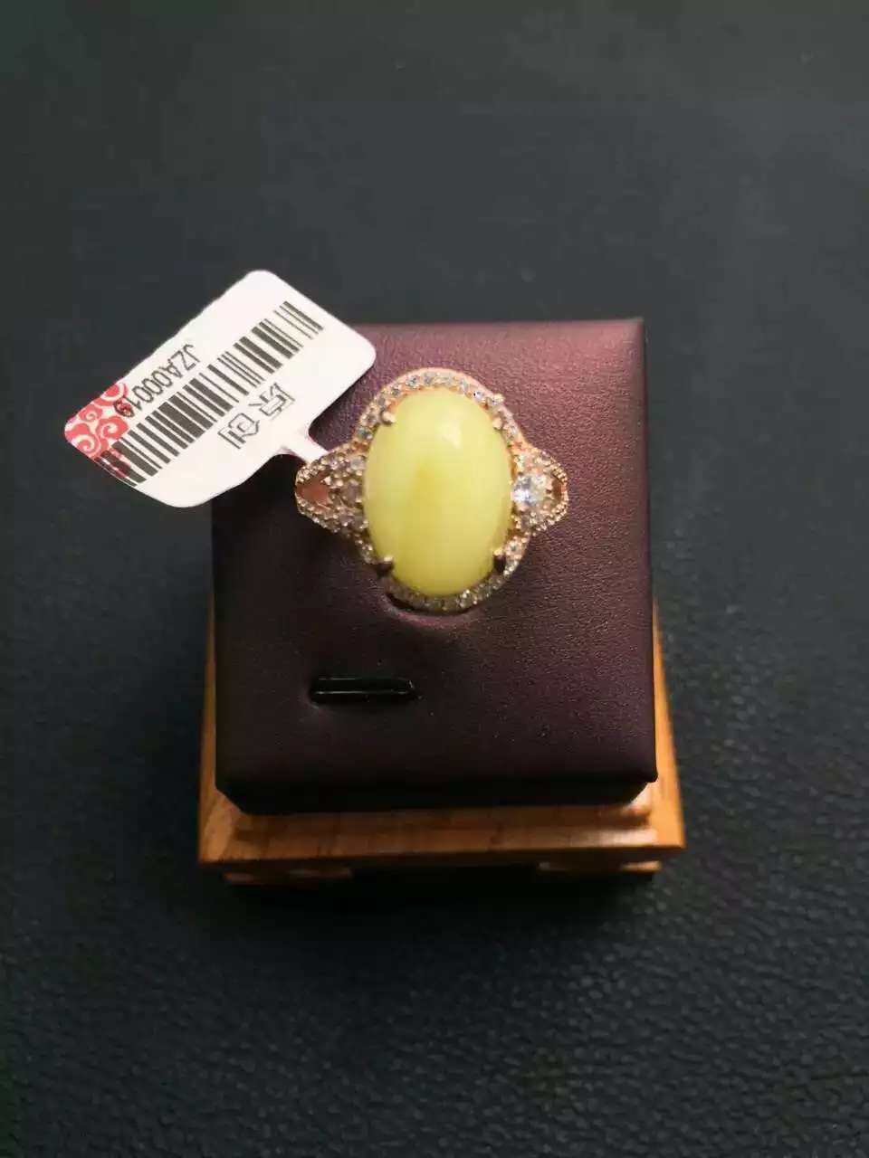 蜜蜡是世界几大宝石之一,琥珀蜜蜡是天然的有机宝石吗