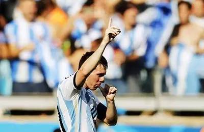 最低调的足球明星开什么车,世界足球明星都开什么车去上班