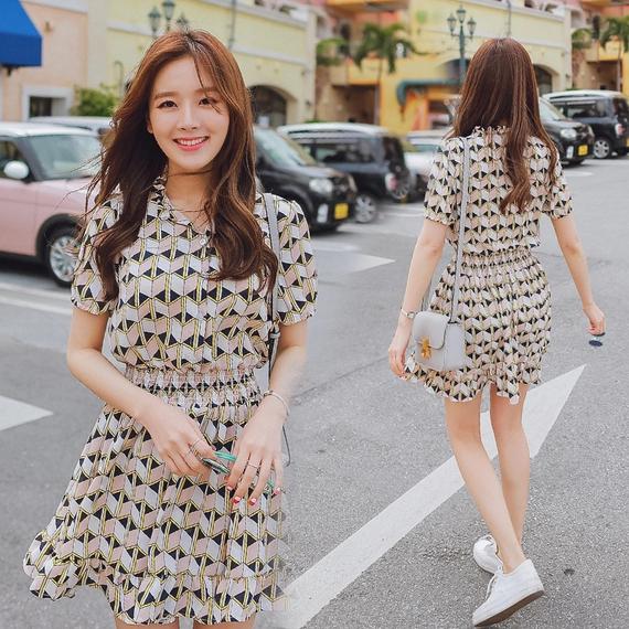 什么样的衣服显得气质又好看,时装秀凸显出大方得体的气质美感