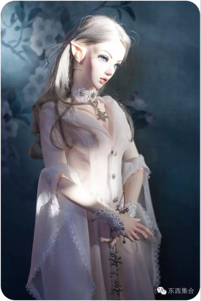 她是资深娃娘，也是暴雪爸爸的死忠粉