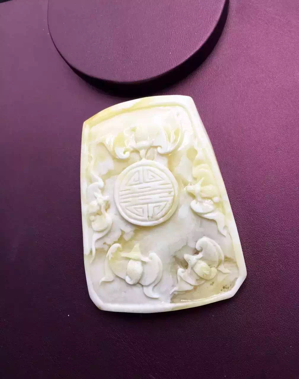 蜜蜡是世界几大宝石之一,琥珀蜜蜡是天然的有机宝石吗